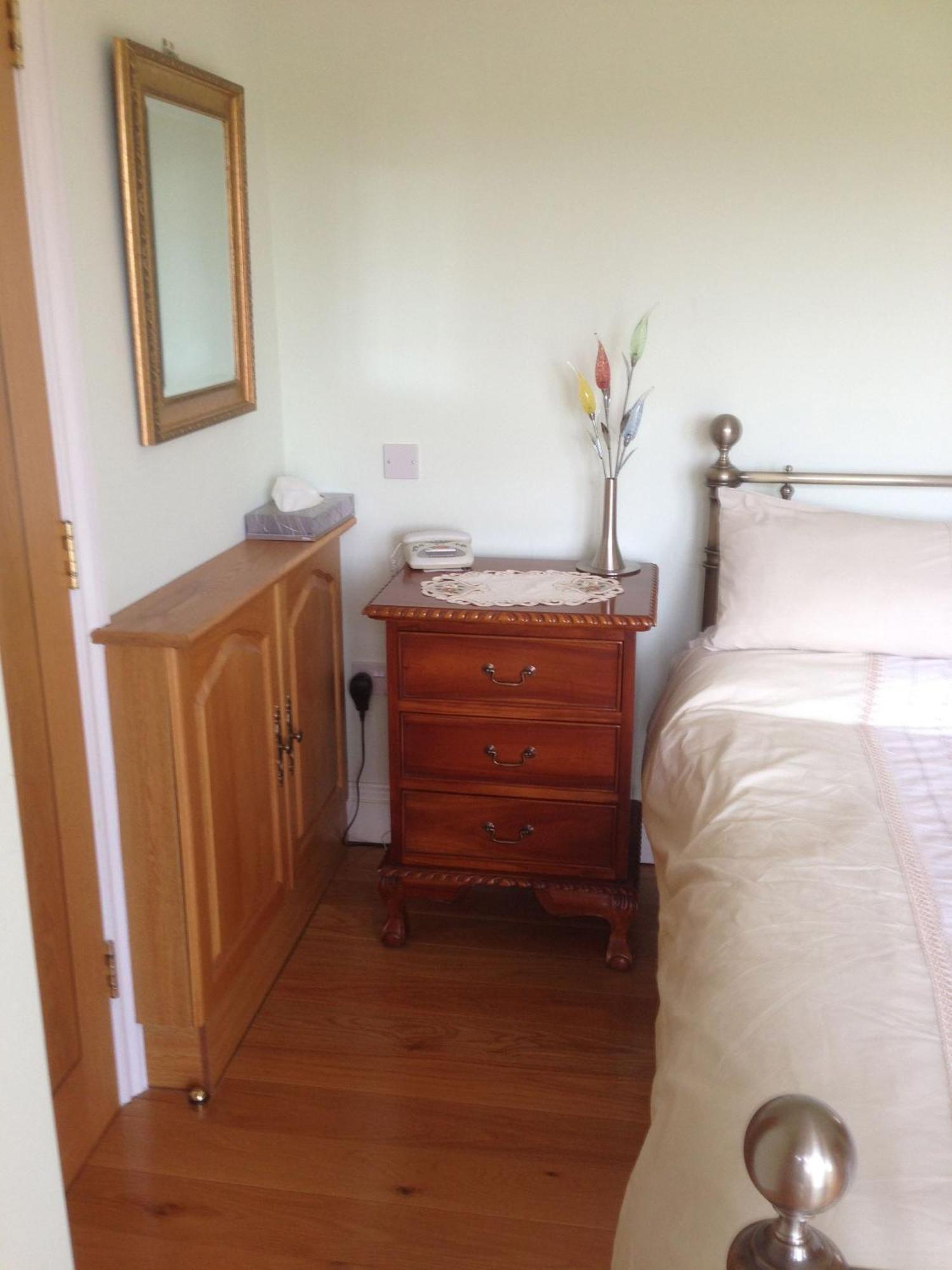 Room In Apartment - Bluebell Apartment Suite With Separate Lounge Area Τρούρο Εξωτερικό φωτογραφία